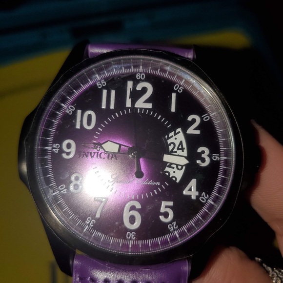 Special edition Women’s Purple Invicta watch - Picture 3 of 8